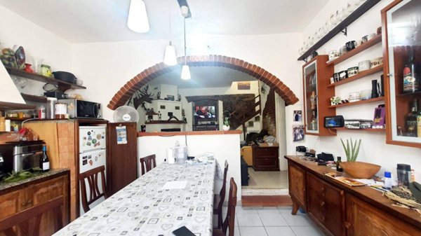 casa indipendente in vendita a Luni
