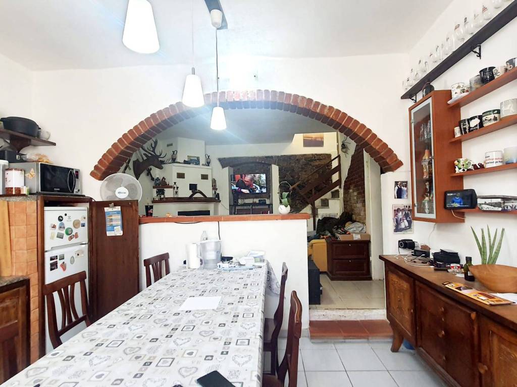 casa indipendente in vendita a Luni