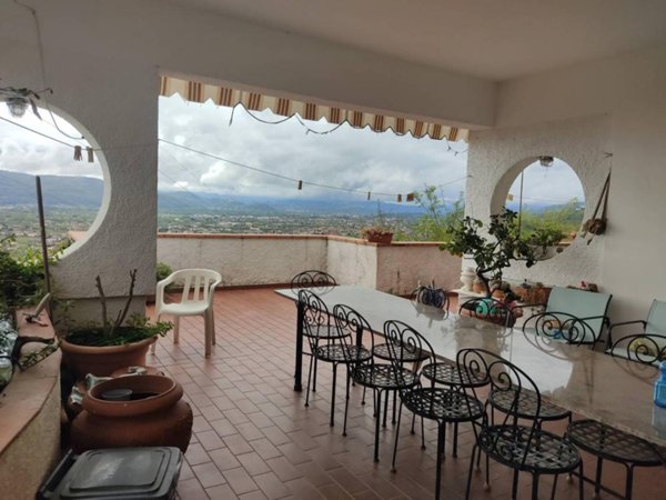 casa indipendente in vendita a Luni in zona Nicola