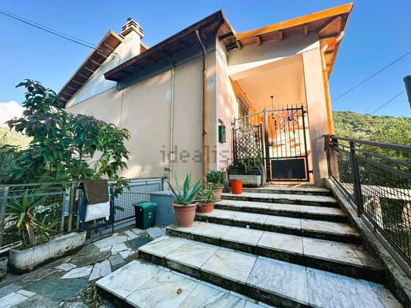 casa indipendente in vendita a Luni in zona Casano