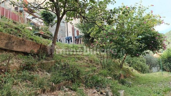 casa indipendente in vendita a Luni in zona Casano
