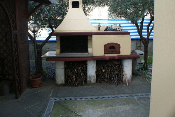 casa indipendente in vendita a Luni