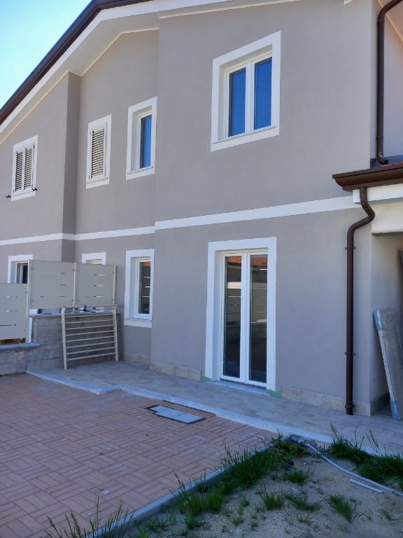 casa indipendente in vendita a Luni in zona Casano