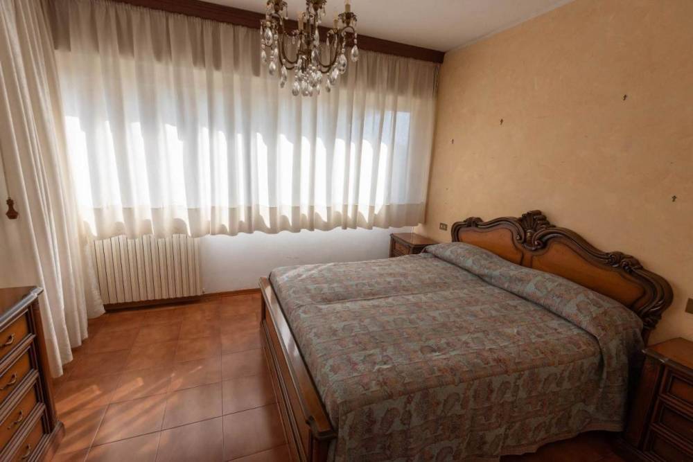 casa indipendente in vendita a Luni