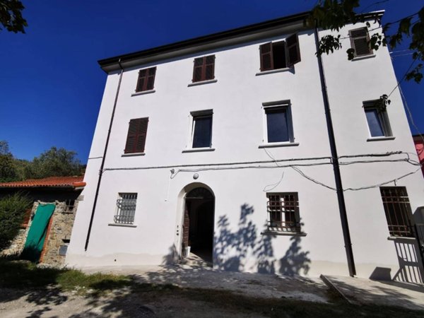 casa indipendente in vendita a Luni in zona Casano