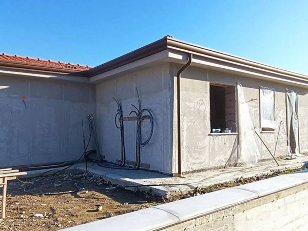 casa indipendente in vendita a Luni in zona Dogana