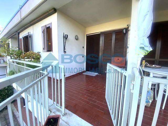 casa indipendente in vendita a Luni