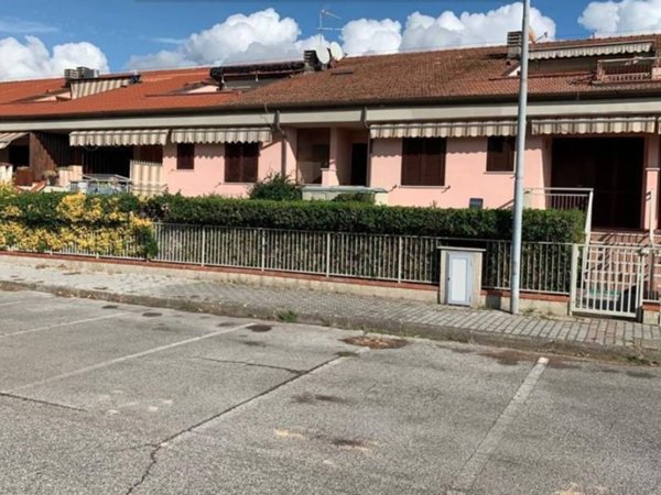 appartamento in vendita a Luni