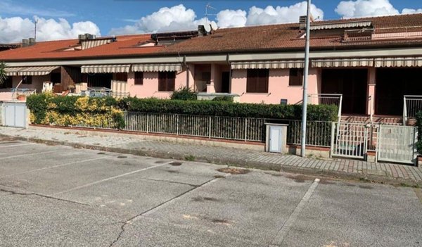 appartamento in vendita a Luni