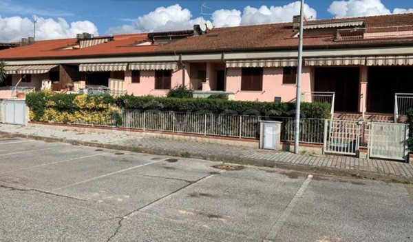 appartamento in vendita a Luni