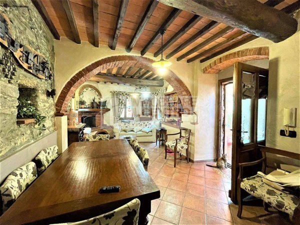 casa indipendente in vendita a Luni in zona Casano