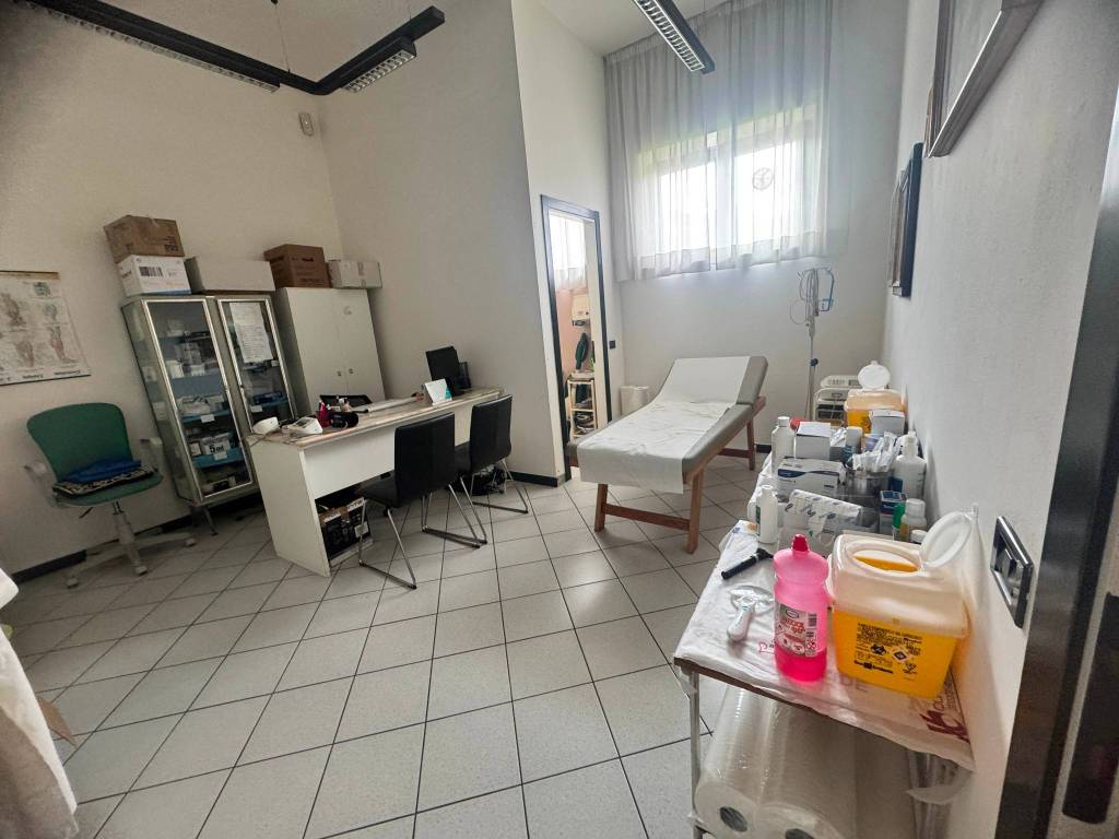 negozio in vendita a Luni in zona Casano
