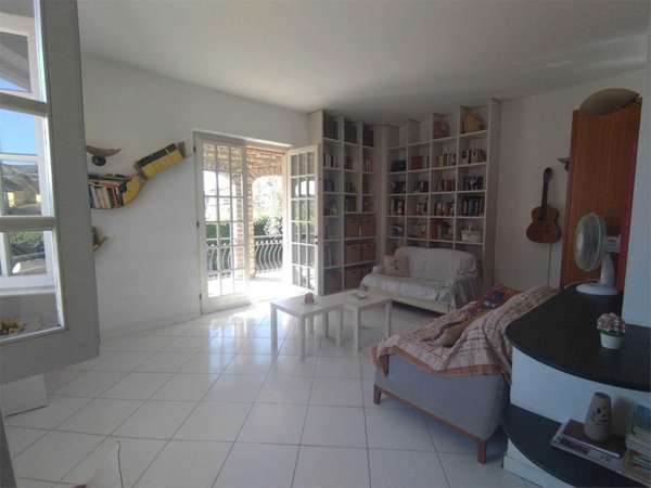 casa indipendente in vendita a Luni in zona Dogana