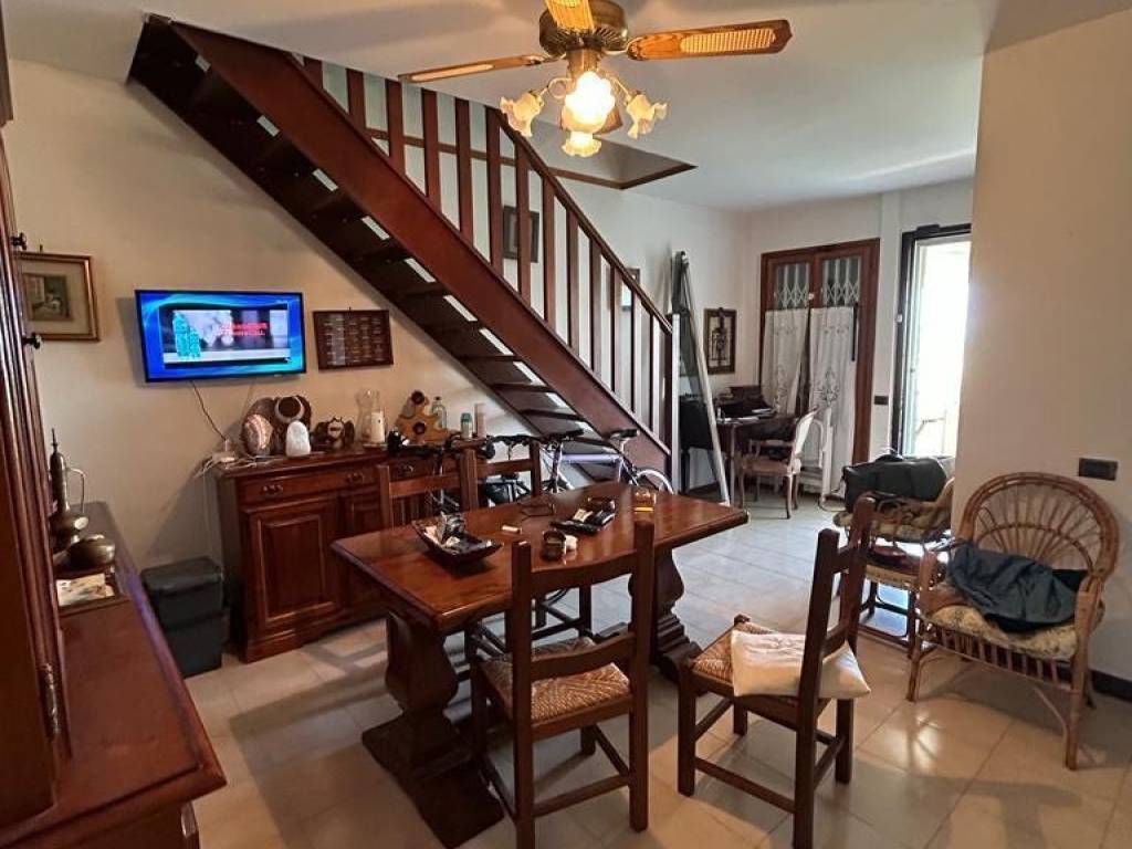casa indipendente in vendita a Luni in zona Casano