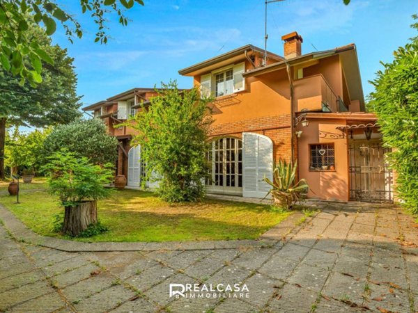 casa indipendente in vendita a Luni in zona Isola