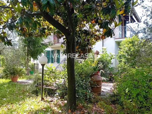 casa indipendente in vendita a Luni in zona Dogana