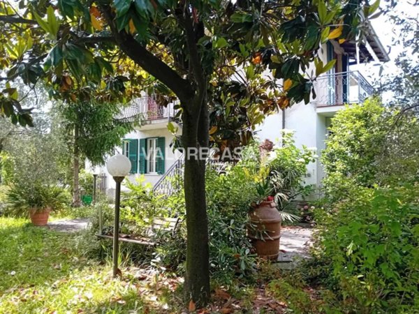 casa indipendente in vendita a Luni in zona Dogana