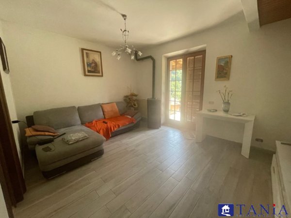 casa semindipendente in vendita a Luni in zona Casano