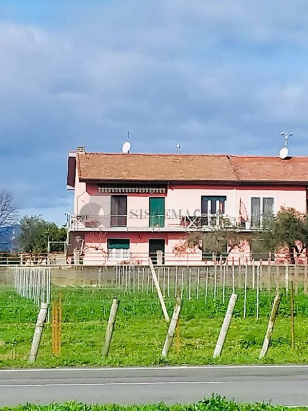 appartamento in vendita a Luni