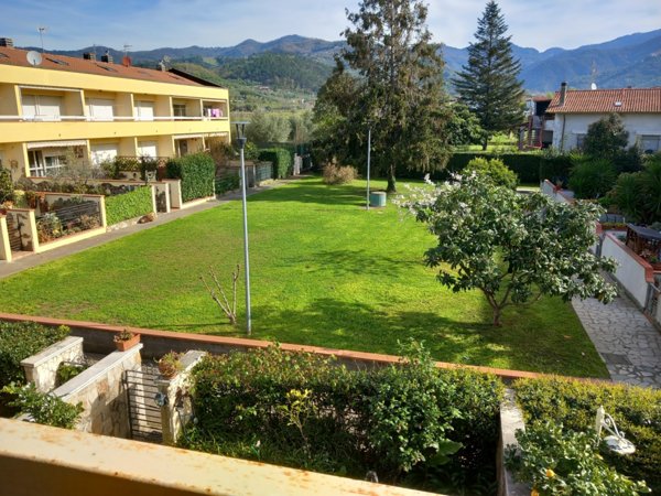 casa indipendente in vendita a Luni