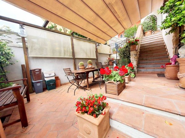 casa indipendente in vendita a Luni in zona Casano