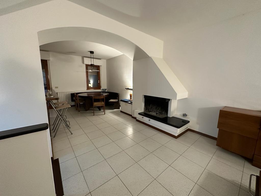 casa indipendente in vendita a Luni