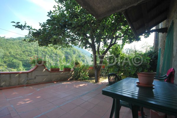casa semindipendente in vendita a Luni
