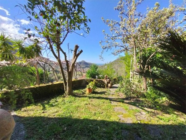 casa indipendente in vendita a Luni in zona Casano