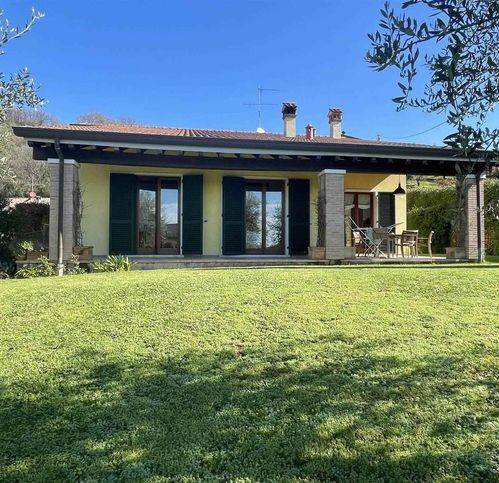 casa indipendente in vendita a Luni in zona Casano