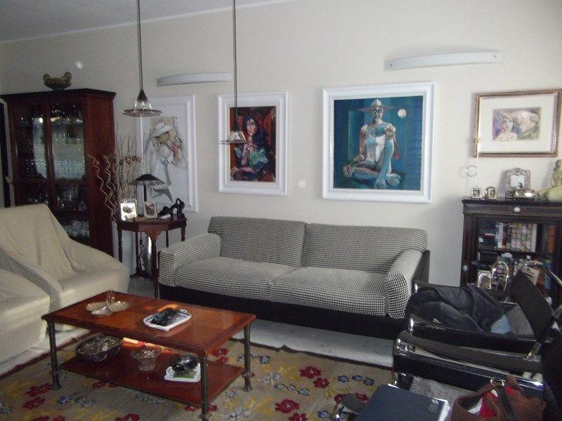 esavano in vendita a Luni