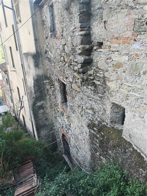 casa indipendente in vendita a Luni