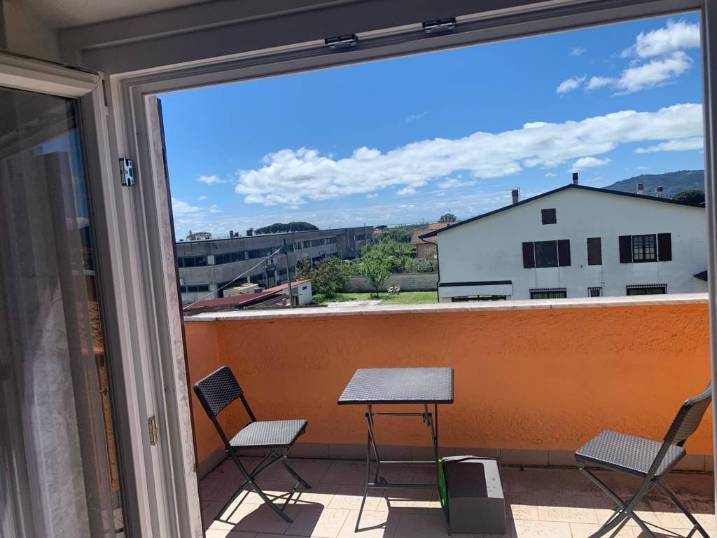 casa indipendente in vendita a Luni in zona Dogana