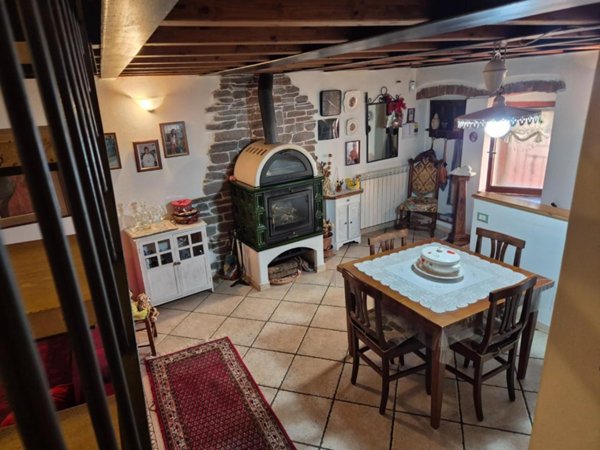 casa indipendente in vendita a Luni