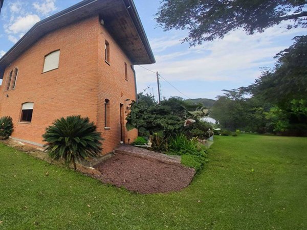 casa indipendente in vendita a Luni in zona Dogana