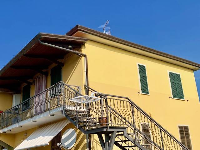 appartamento in vendita a Luni in zona Isola