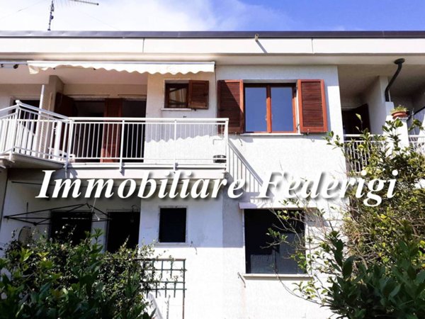 casa indipendente in vendita a Luni