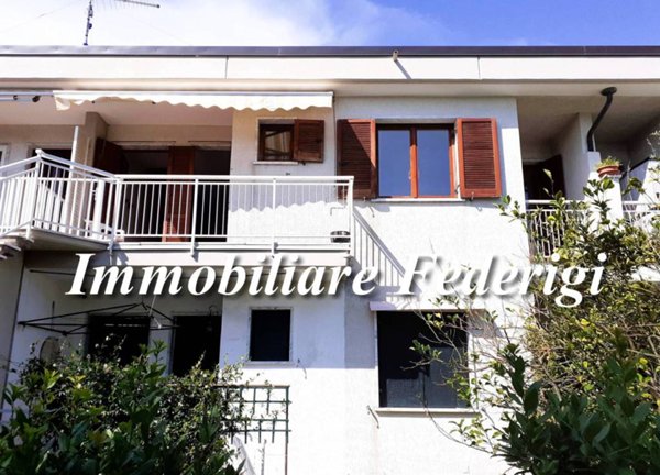 casa indipendente in vendita a Luni