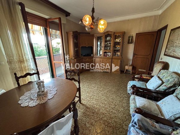 casa indipendente in vendita a Luni