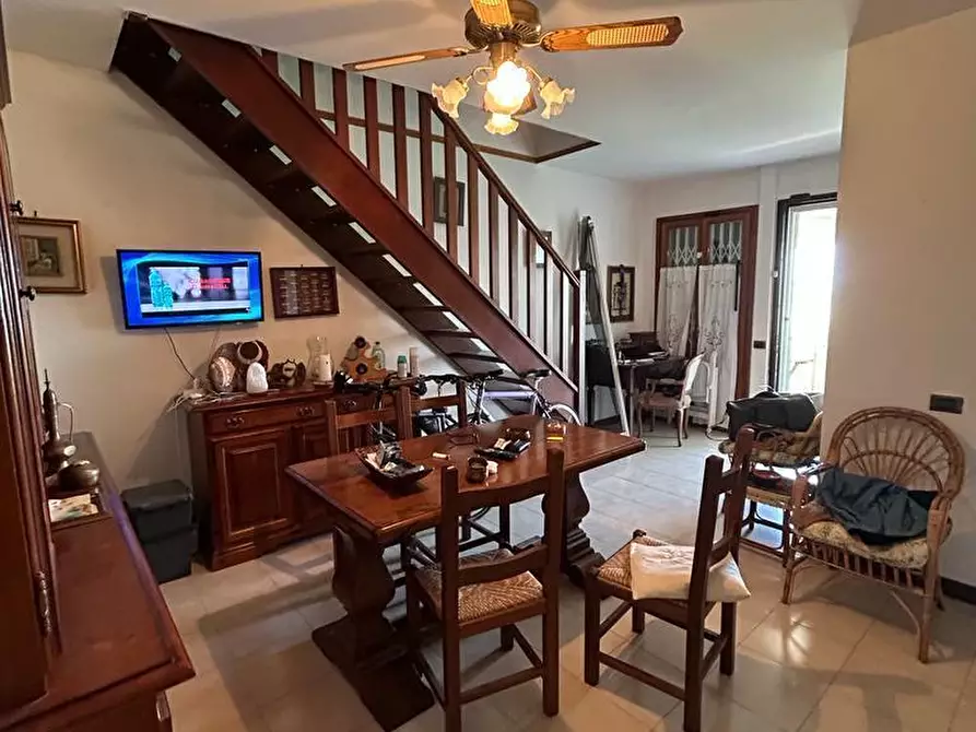 casa indipendente in vendita a Luni