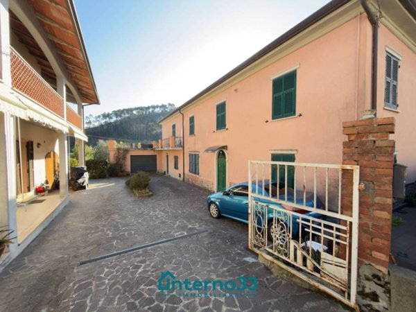 casa indipendente in vendita a Luni in zona Casano