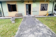 casa indipendente in vendita a Luni