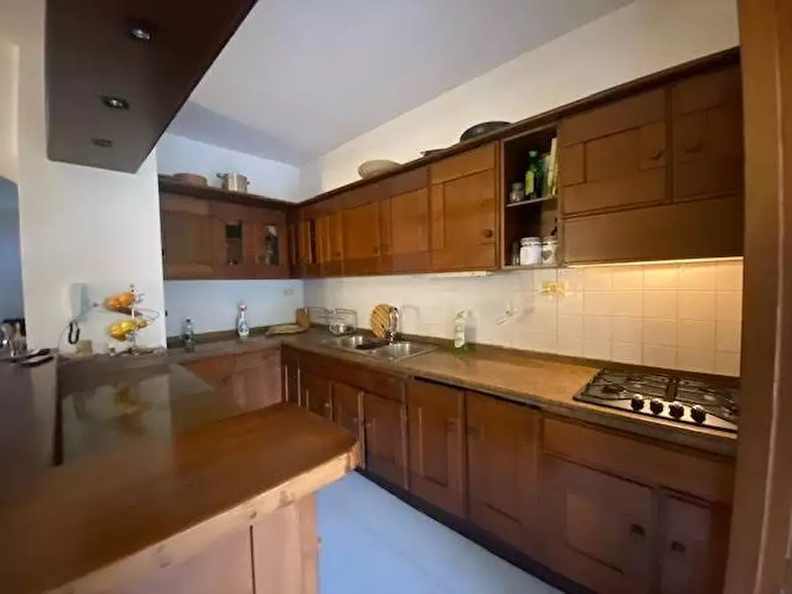 casa indipendente in vendita a Luni