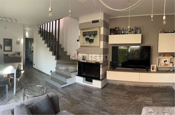 casa indipendente in vendita a Luni in zona Casano