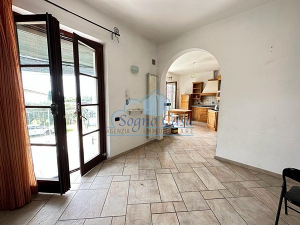 casa indipendente in vendita a Luni
