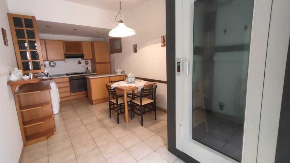 casa indipendente in vendita a Luni