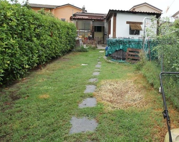 casa indipendente in vendita a Luni in zona Casano