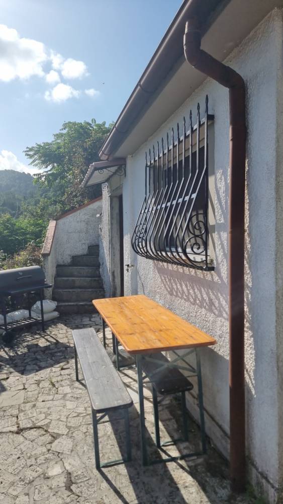 casa indipendente in vendita a Luni