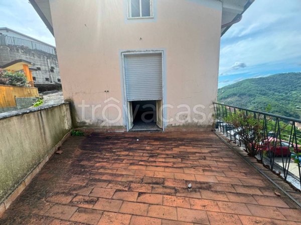 casa indipendente in vendita a Luni