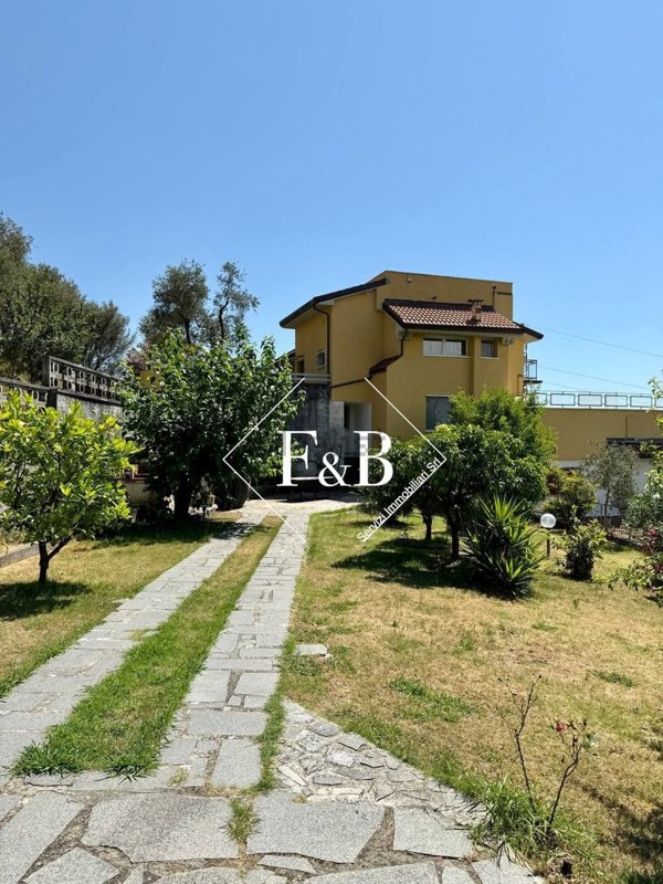 appartamento in vendita a Luni in zona Casano