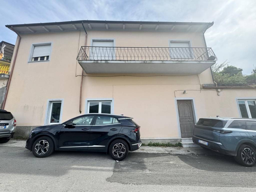 casa indipendente in vendita a Luni